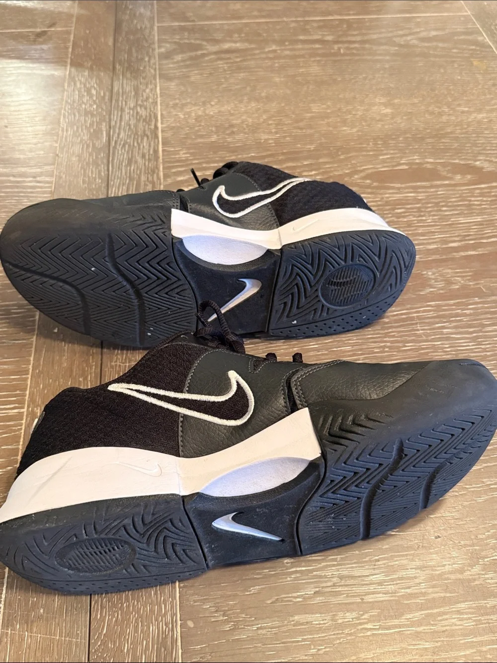 Nike Court Lite 4 sneakers size 8.5 Men's Tennis Shoes excellent condition